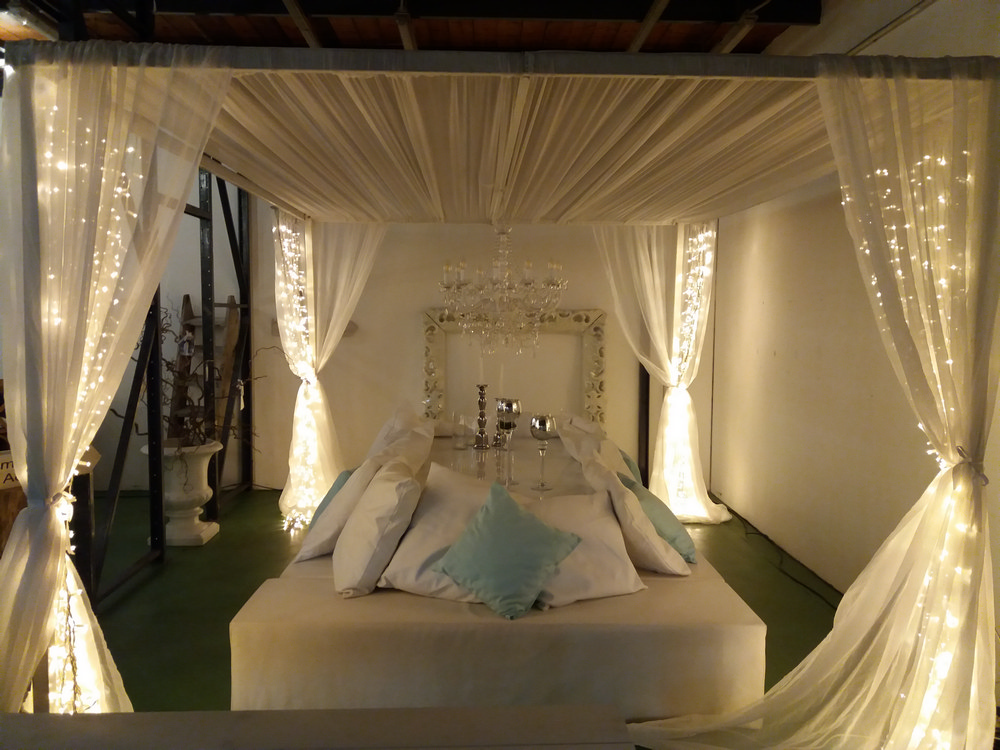 Noleggio Gazebo a baldacchino luminoso 3x4m h2,30m
a Milano